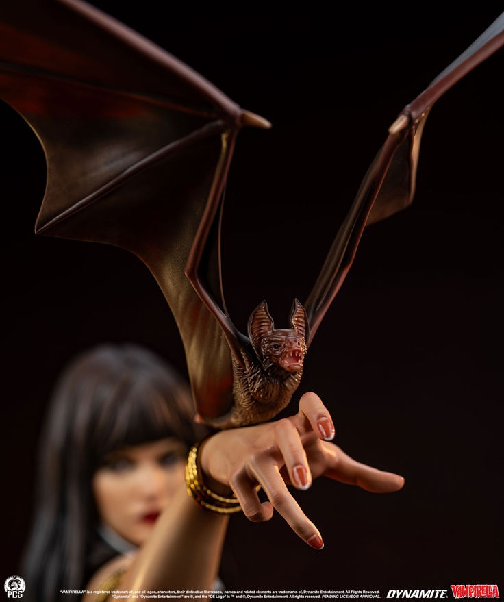 Vampirella - 1:2 Scale