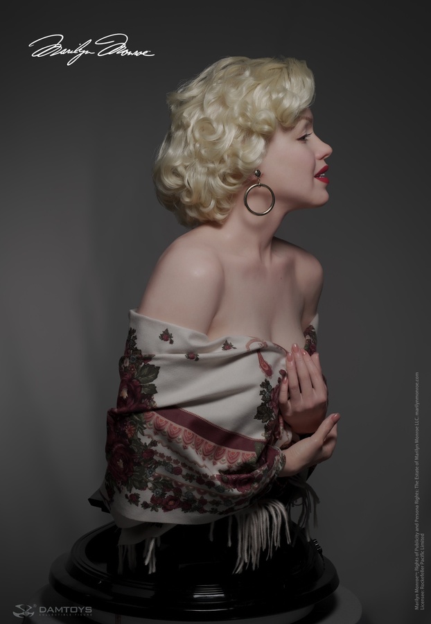 Marilyn Monroe - Life Size Bust