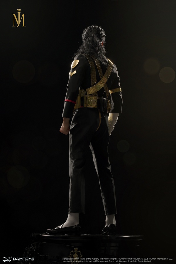 Michael Jackson - Dangerous Tour (Black Outfit) - 1/2 Scale Statue